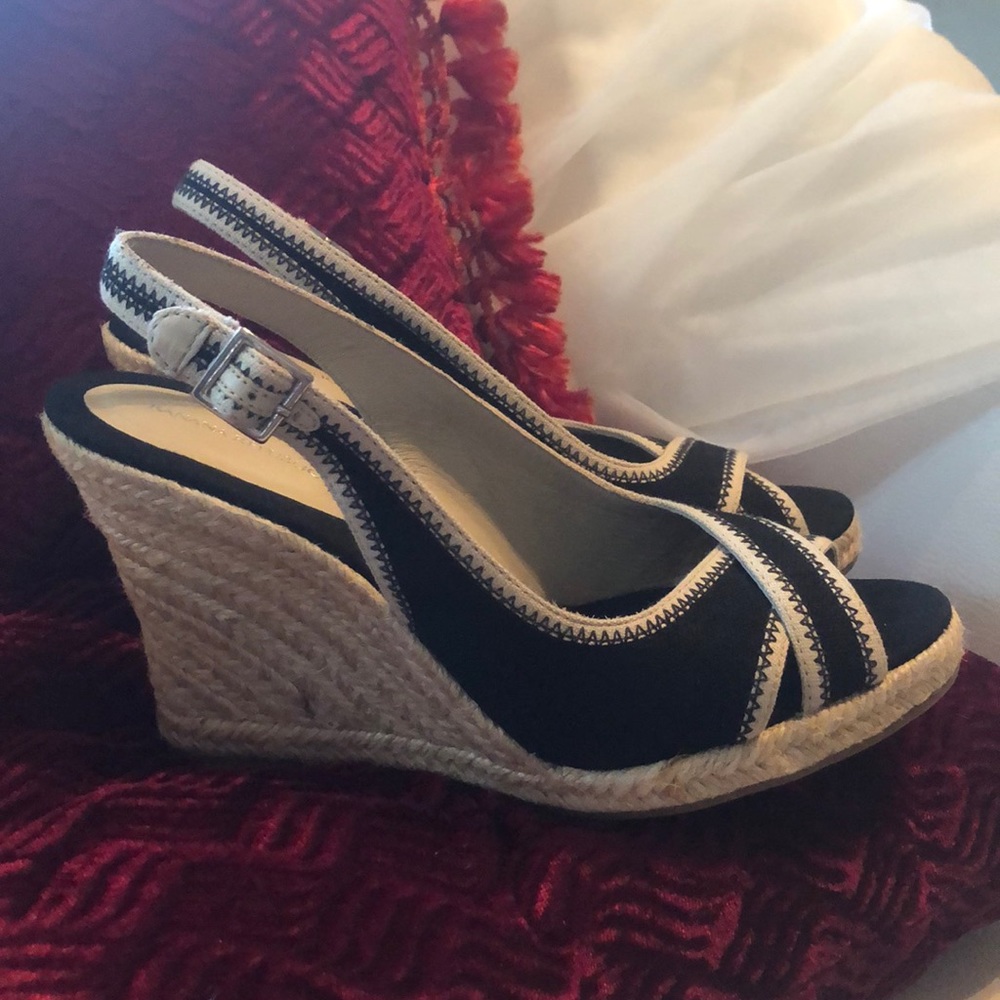 Banana Republic Black/Tan Canvas Straw Wedges
